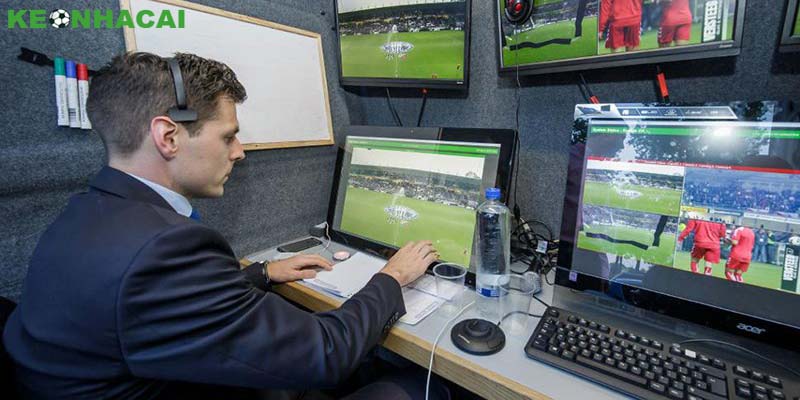 Những lý do giúp công nghệ Video Assistant Referee trở nên phổ biến